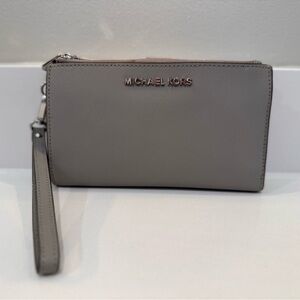Michael Kors Large Jet Set Travel Smartphone Wristlet with Detachable Strap